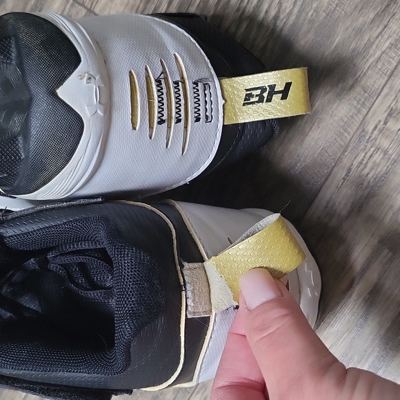 Under Armour - Picture 6 of 6